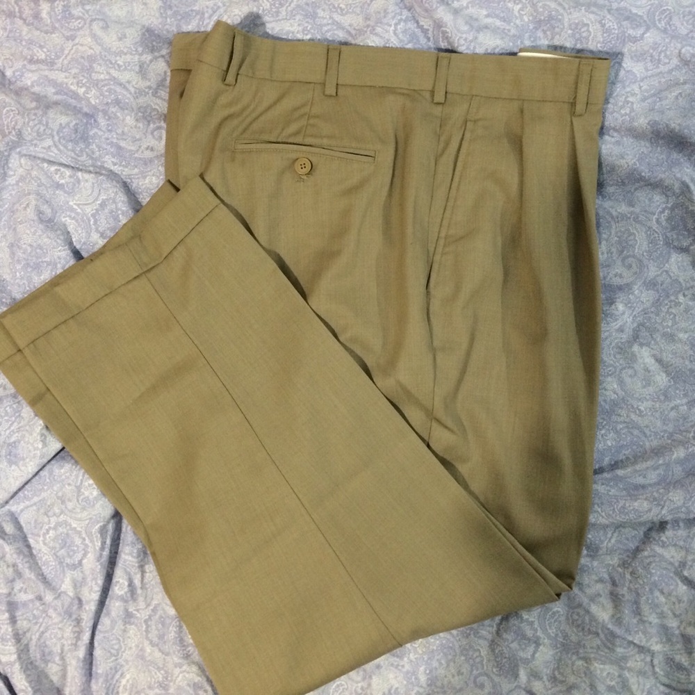Jos A Banks men’s size W42 L29 tan wool pants